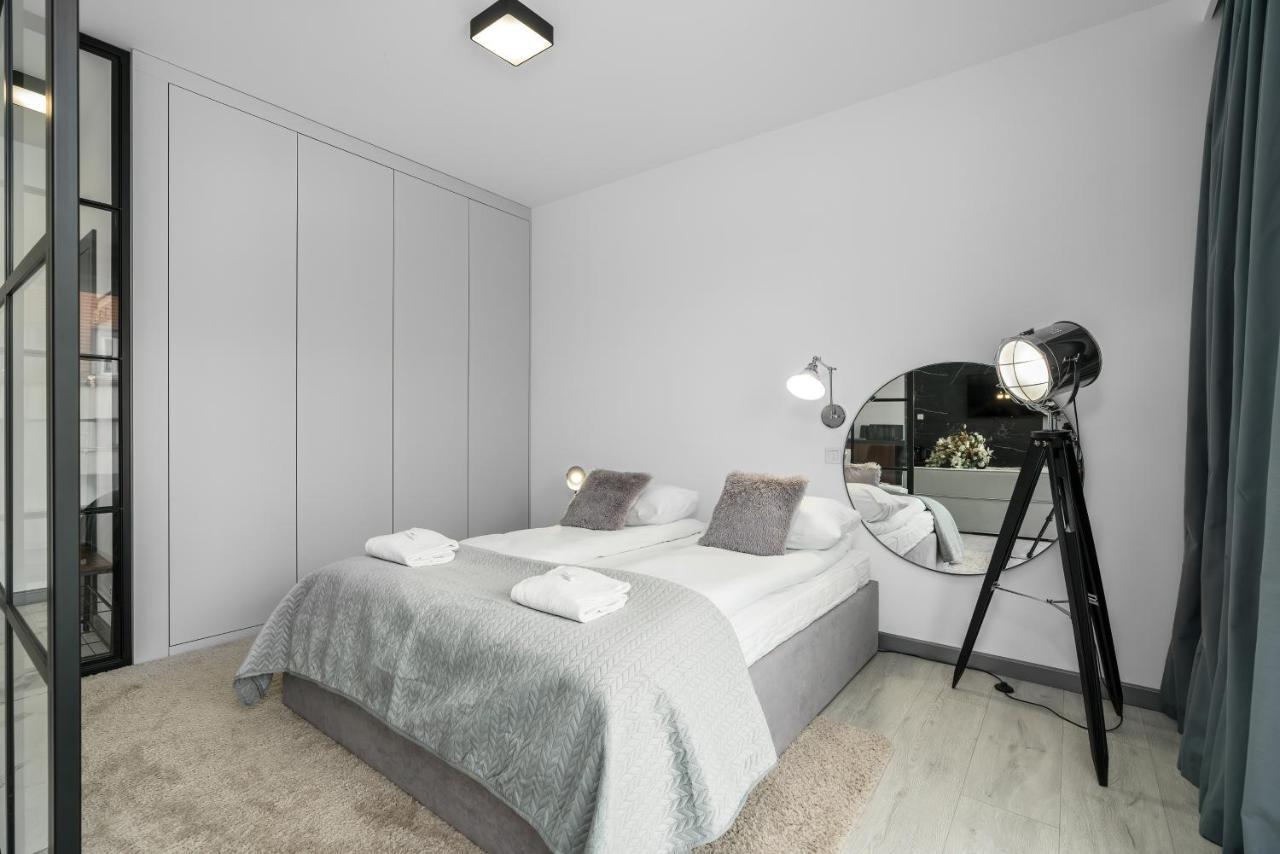 Apartments Poznan Chwaliszewo Residence With Free Garage By Noclegi Renters Екстериор снимка